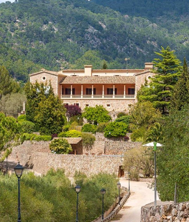 Gran finca con logia y jardines en terrazas al pie de la Serra de Tramuntana, Mallorca