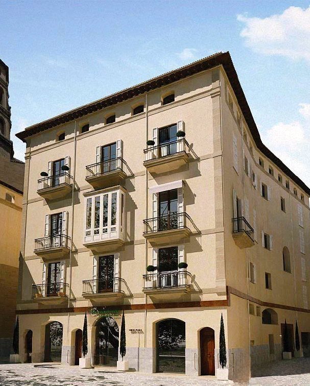 Palacio con balcones en el centro histórico de Palma de Mallorca